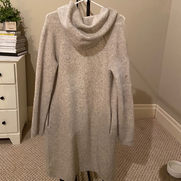 ARITZIA cardigan - Picture 3 of 3